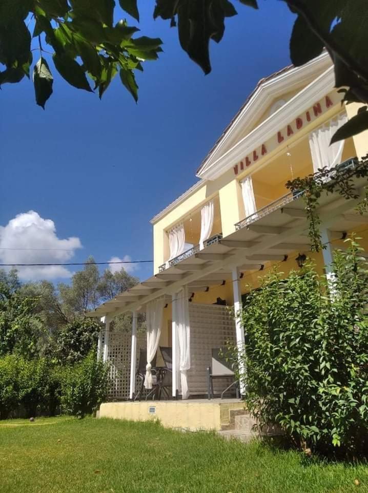 Villa Ladina Lygia  Buitenkant foto